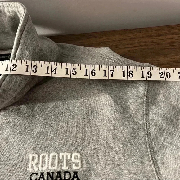 Roots  pullover *stain - Picture 8 of 13